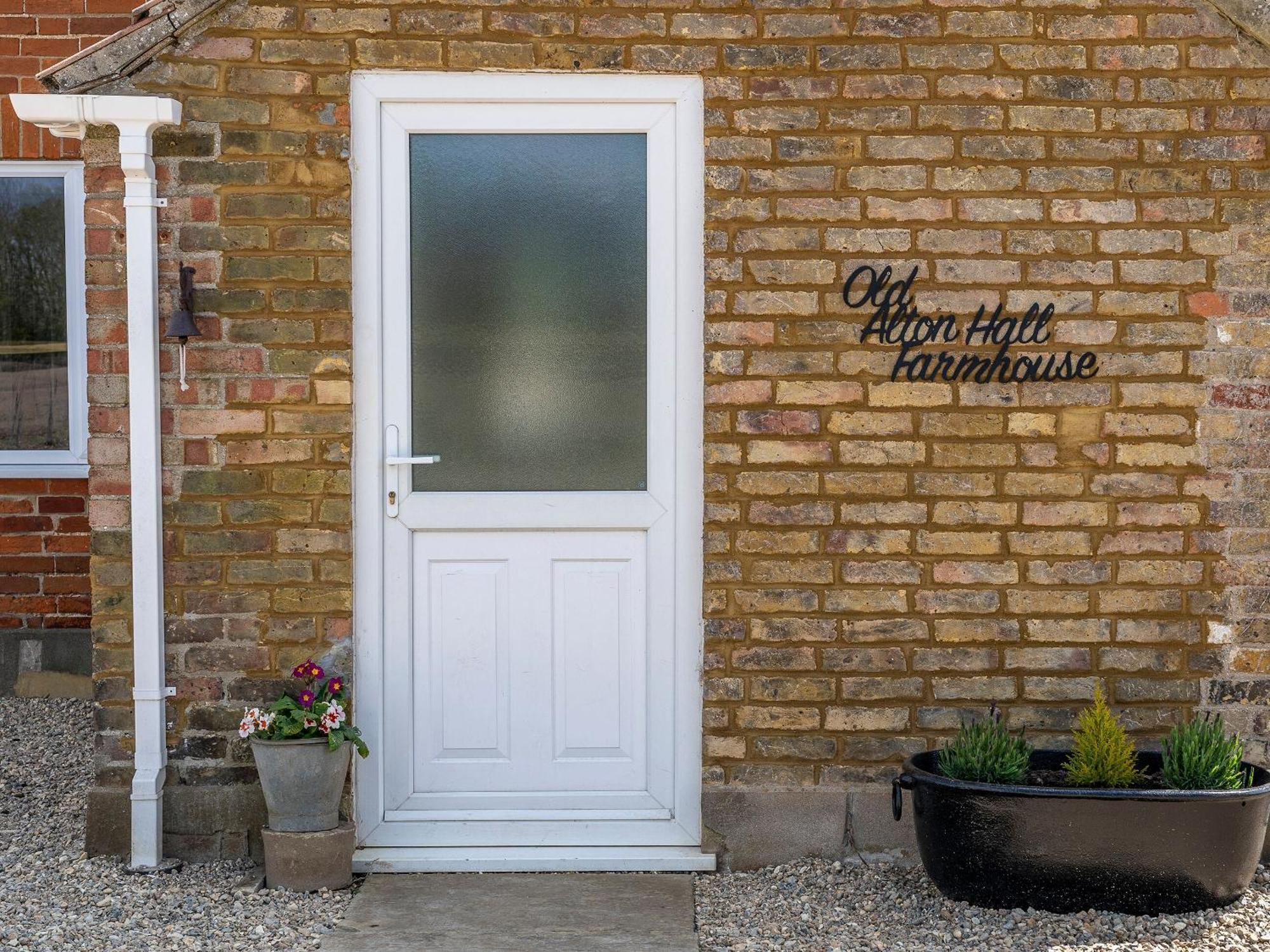 Old Alton Hall Farmhouse Tattingstone Exterior photo
