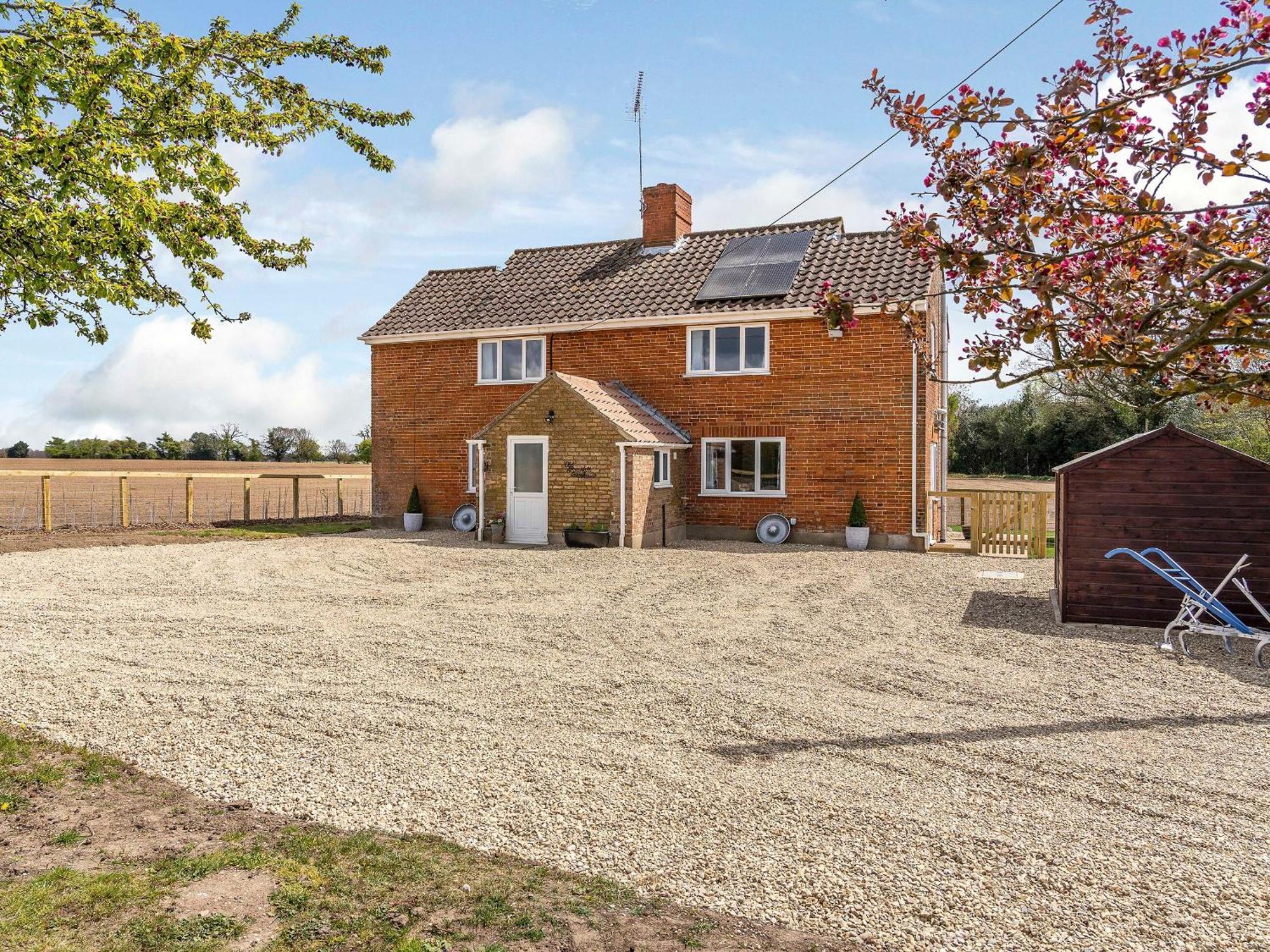 Old Alton Hall Farmhouse Tattingstone Exterior photo